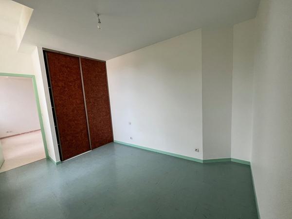 JONZAC - APPARTEMENT T2 - LIBRE LE 11 AOUT