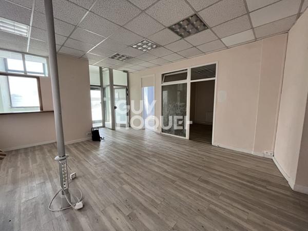 JOIGNY, QUAI DU GÉNÉRAL LECLERC, LOCAL COMMERCIAL / BUREAUX À VENDRE