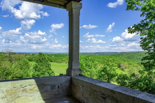 Propriété d'exception à la campagne avec potentiel de revenus au cœur du Lot