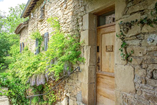 Propriété d'exception à la campagne avec potentiel de revenus au cœur du Lot