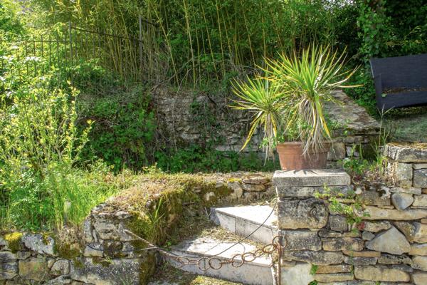 Propriété d'exception à la campagne avec potentiel de revenus au cœur du Lot