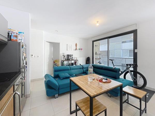 T2 RECENT AVEC TERRASSE - PROCHE TRAM