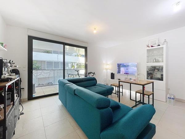 T2 RECENT AVEC TERRASSE - PROCHE TRAM