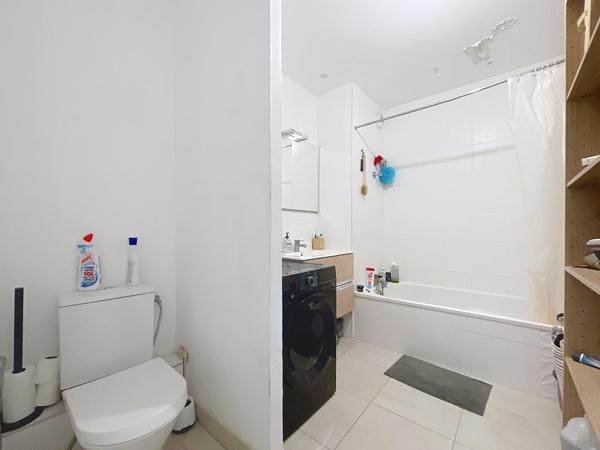 T2 RECENT AVEC TERRASSE - PROCHE TRAM