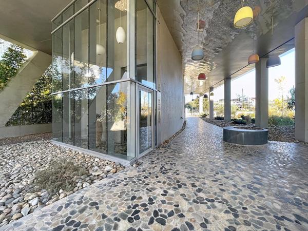 T2 RECENT AVEC TERRASSE - PROCHE TRAM