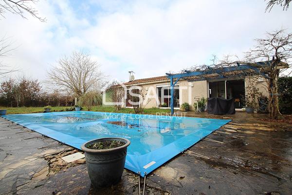 Plain-pied - Bel environnement - Garage - Piscine