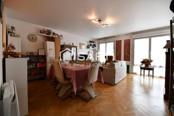 Appartement de quatre pièces! Résidence de 2008!