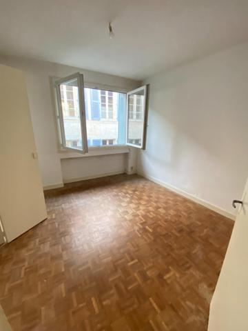 IMMEUBLE CENTRE NIORT 2T2  AVEC TRAVAUX ET GARAGE