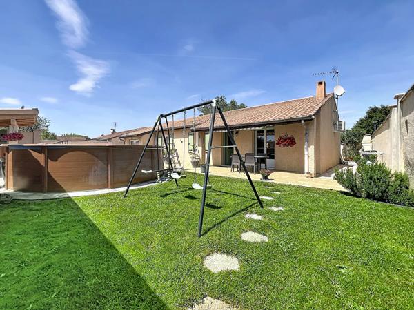 EXCLUSIVITE - VILLA DE PLAIN PIED SUR 552 M² DE TERRAIN AVEC PISCINE HORS SOL