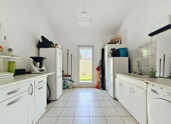 EXCLUSIVITE - VILLA DE PLAIN PIED SUR 552 M² DE TERRAIN AVEC PISCINE HORS SOL