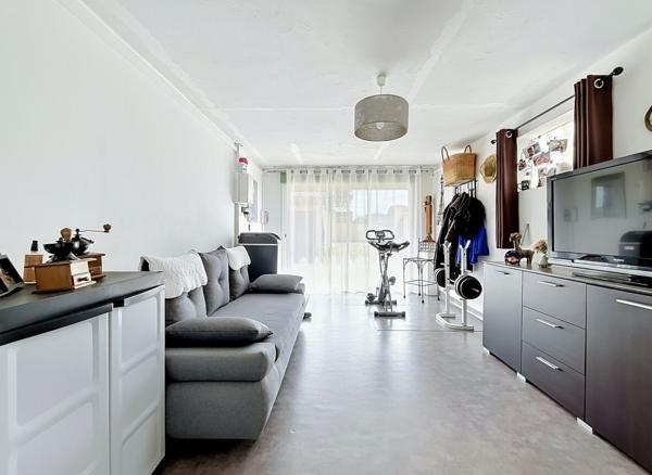 EXCLUSIVITE - VILLA DE PLAIN PIED SUR 552 M² DE TERRAIN AVEC PISCINE HORS SOL