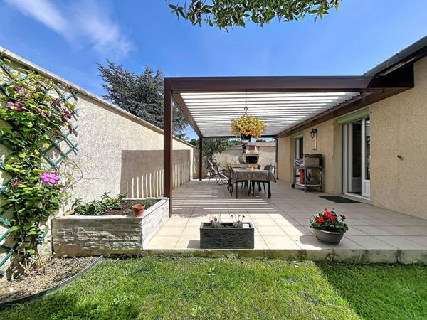 EXCLUSIVITE - VILLA DE PLAIN PIED SUR 552 M² DE TERRAIN AVEC PISCINE HORS SOL