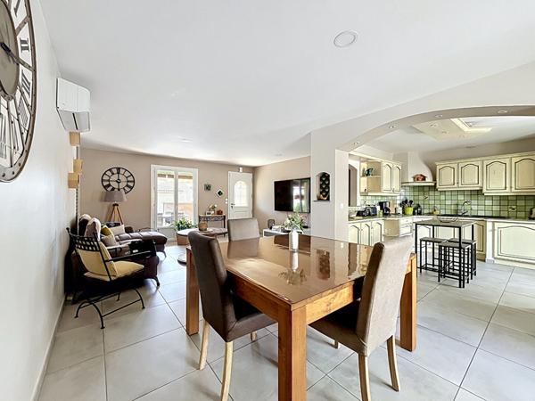 EXCLUSIVITE - VILLA DE PLAIN PIED SUR 552 M² DE TERRAIN AVEC PISCINE HORS SOL