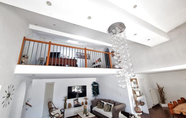 Maison familiale avec piscine   200 m2 surface au sol   Sud de Lyon (15 min)