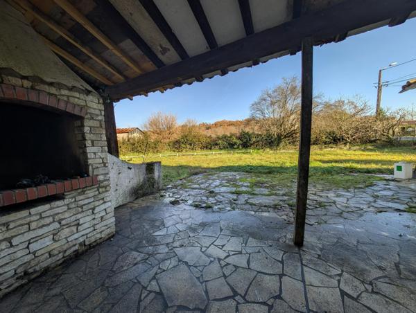 Dépendance en pierre à réhabiliter intégralement