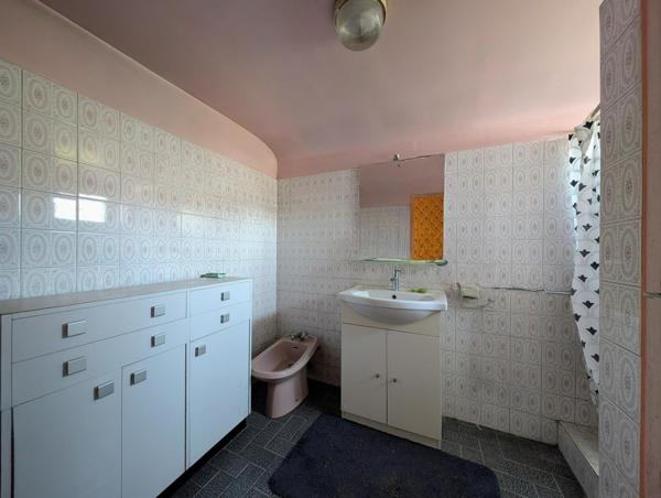 Dépendance en pierre à réhabiliter intégralement