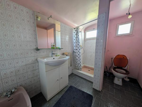 Dépendance en pierre à réhabiliter intégralement