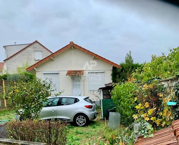 Maison Le Mesnil Le Roi - MAison a rénover €399 000 ** - Référence 12875