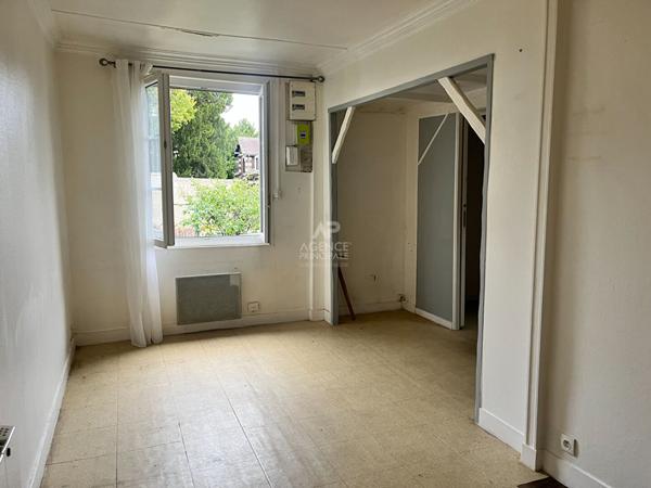 Maison Le Mesnil Le Roi - MAison a rénover €399 000 ** - Référence 12875