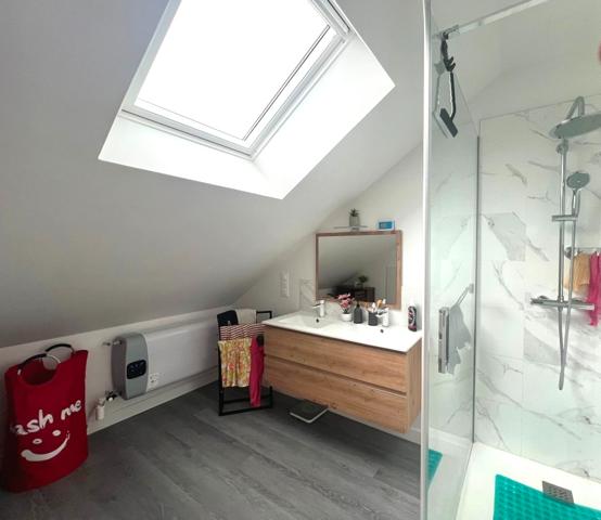 Maison 5 pièces130 m2 et dépendance 50m² sur terrain de 1165m² située à Paron