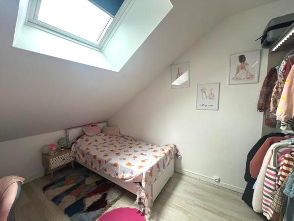 Maison 5 pièces130 m2 et dépendance 50m² sur terrain de 1165m² située à Paron