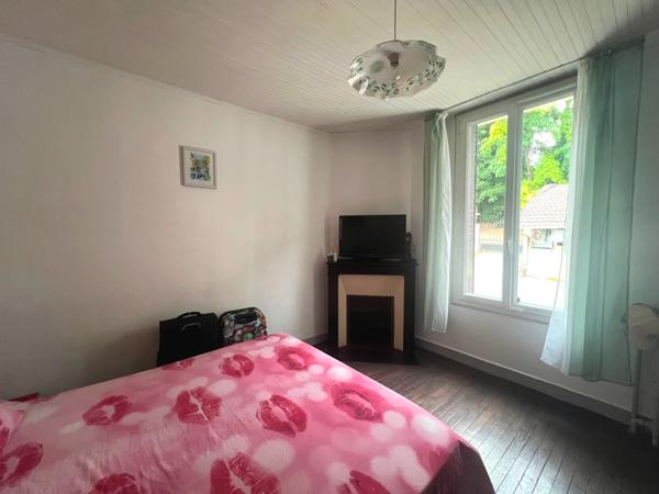 Maison 5 pièces130 m2 et dépendance 50m² sur terrain de 1165m² située à Paron