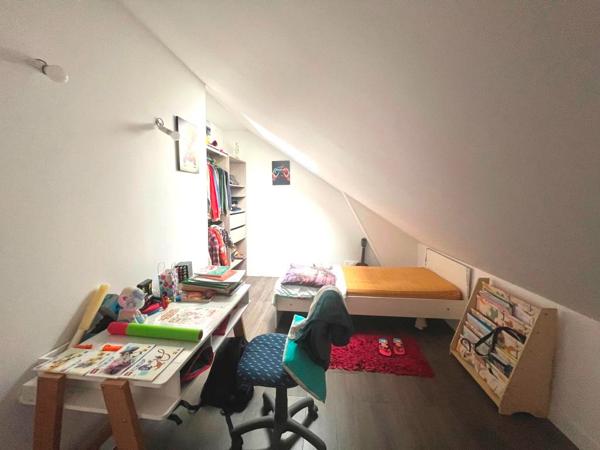 Maison 5 pièces130 m2 et dépendance 50m² sur terrain de 1165m² située à Paron