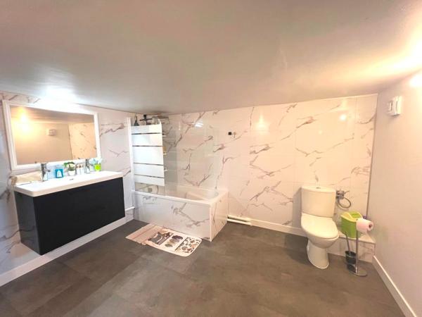 Maison 5 pièces130 m2 et dépendance 50m² sur terrain de 1165m² située à Paron