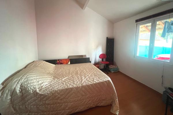 Maison 5 pièces130 m2 et dépendance 50m² sur terrain de 1165m² située à Paron