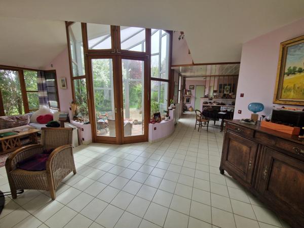 Maison à vendre 10 pièces Proche TONNAY CHARENTE.