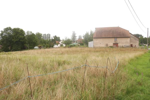 TERRAIN CONSTRUCTIBLE D'ENVIRON 26 ARES