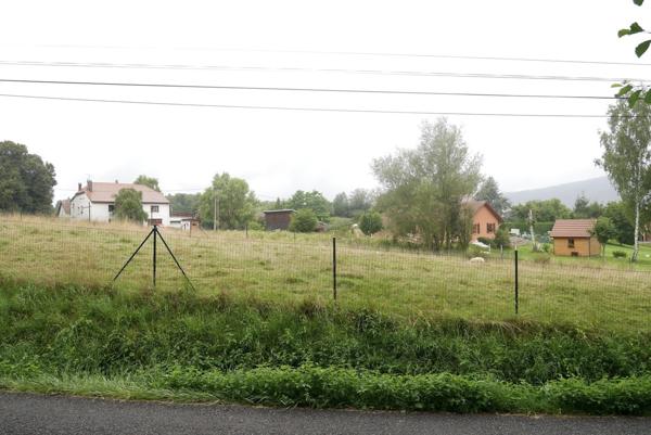 TERRAIN CONSTRUCTIBLE D'ENVIRON 26 ARES