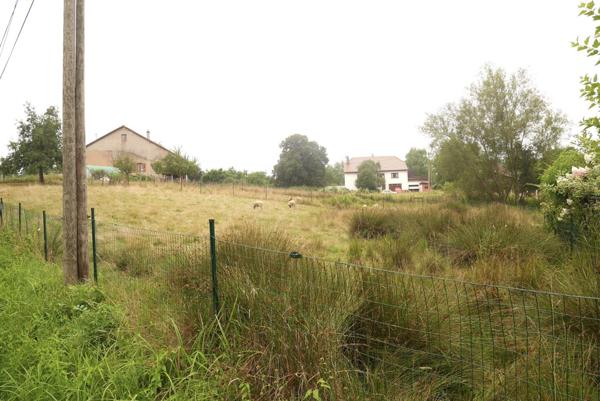 TERRAIN CONSTRUCTIBLE D'ENVIRON 26 ARES