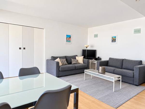 Cannes-Anglais : grand 2 pièces 48 m2 , vue dégagée, avec terrasse, parking et cave