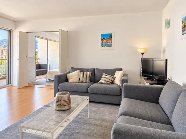 Cannes-Anglais : grand 2 pièces 48 m2 , vue dégagée, avec terrasse, parking et cave