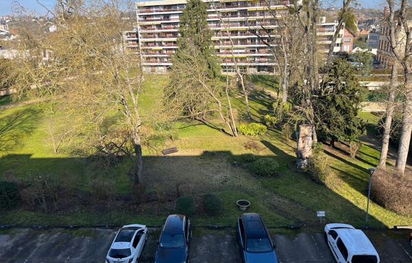 Appartement avec parc sécurisé et gardien, centre ville Evreux