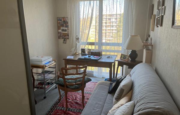 Appartement avec parc sécurisé et gardien, centre ville Evreux