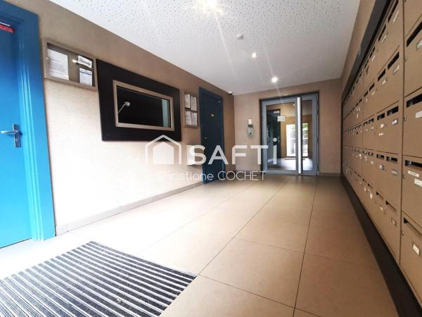 Appartement T2, parking sous sol, 10mns à pieds gare de Melun et 2mns des commerces de La Rochette