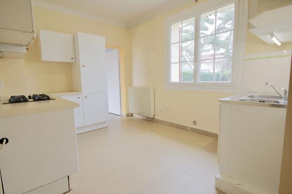 Bessancourt (95550) A vendre plain-pied 84 m2, 2 chambres, terrain 600 m2, dépendance