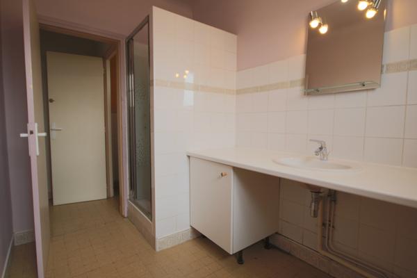 Bessancourt (95550) A vendre plain-pied 84 m2, 2 chambres, terrain 600 m2, dépendance