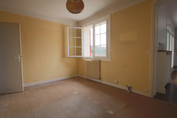 Bessancourt (95550) A vendre plain-pied 84 m2, 2 chambres, terrain 600 m2, dépendance