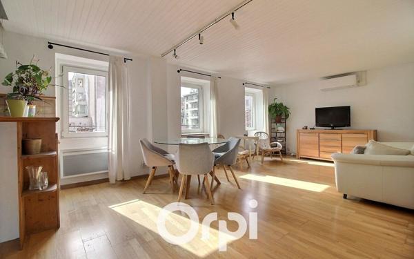 Appartement à vendre    4 pièces • 80 m2 Marseille 6