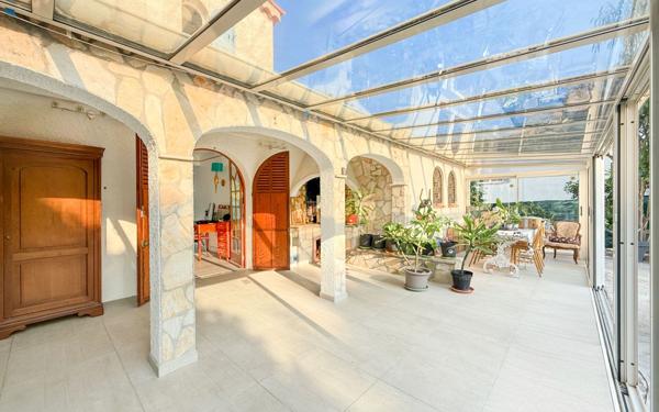 Maison à vendre    5 pièces •  Cagnes-sur-Mer