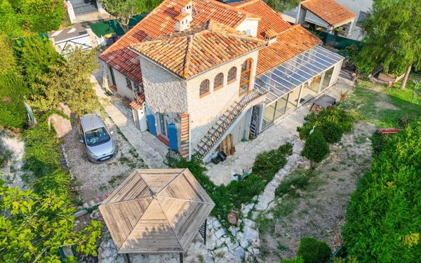 Maison à vendre    5 pièces •  Cagnes-sur-Mer