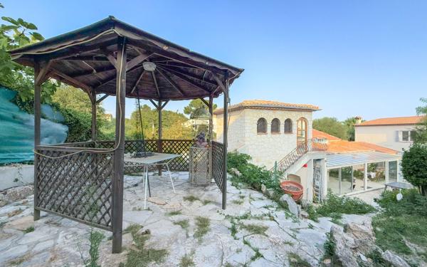 Maison à vendre    5 pièces •  Cagnes-sur-Mer