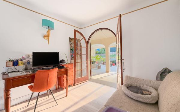 Maison à vendre    5 pièces •  Cagnes-sur-Mer
