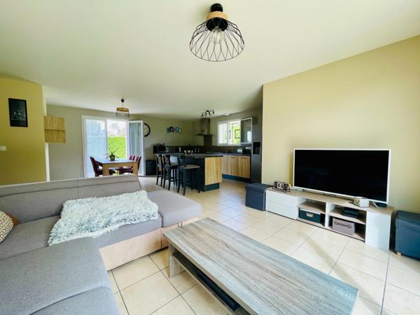 Maison de plain-pied - 3 chambres - 2 salles d'eau - Jardin clôturé