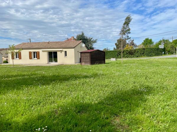 Maison de plain-pied - 3 chambres - 2 salles d'eau - Jardin clôturé