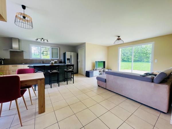 Maison de plain-pied - 3 chambres - 2 salles d'eau - Jardin clôturé