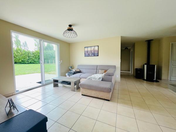 Maison de plain-pied - 3 chambres - 2 salles d'eau - Jardin clôturé